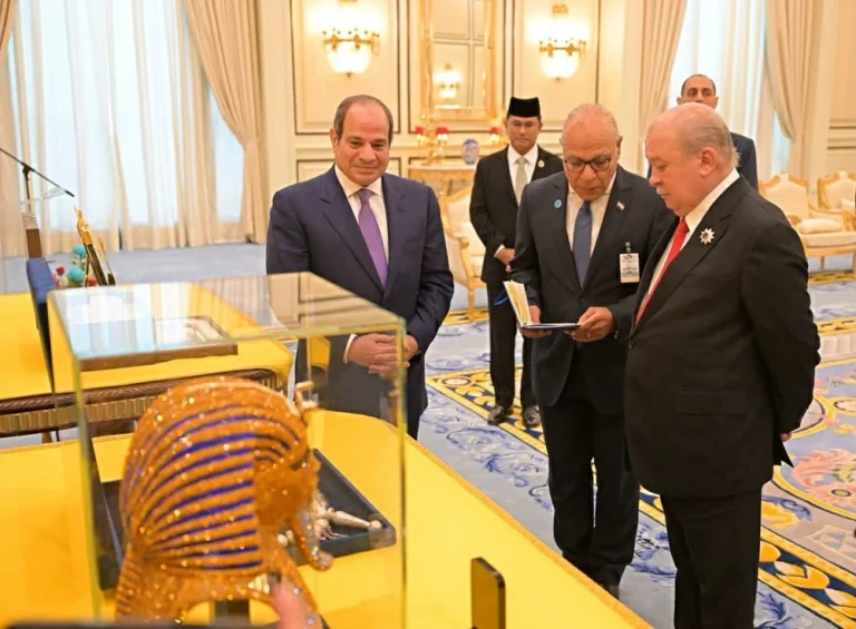 ملك ماليزيا يمنح الرئيس السيسي أرفع وسام اتحادي ملك ماليزيا يمنح الرئيس السيسي أرفع وسام اتحادي