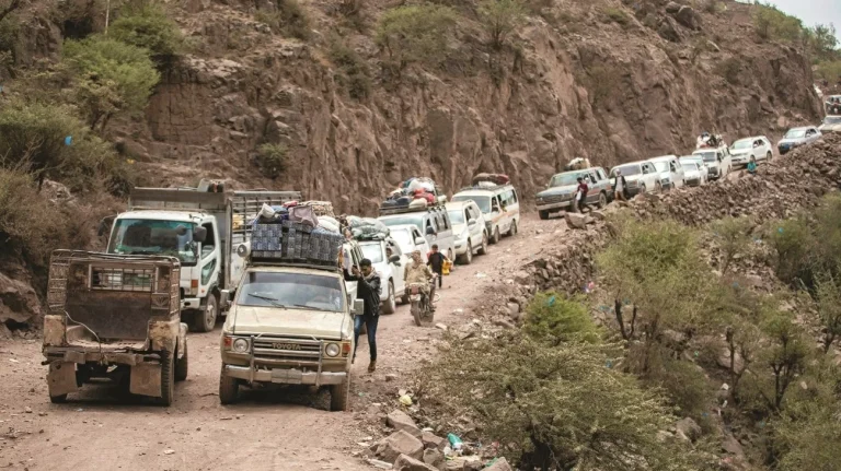 الحكومة اليمنية تحذر من توسيع الحوثيين حصار تعز الحكومة اليمنية تحذر من توسيع الحوثيين حصار تعز