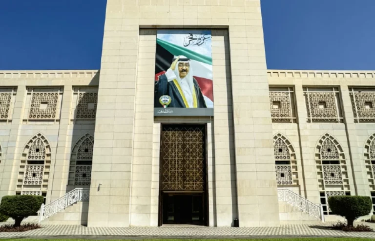 الكويت تدين استهداف مطار الملك خالد الدولي بالرياض الكويت تدين استهداف مطار الملك خالد الدولي بالرياض