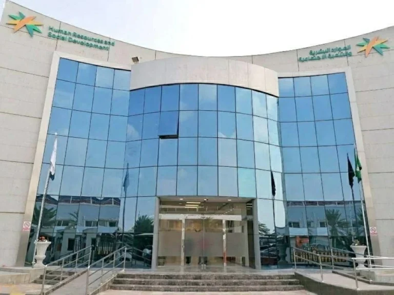 الموارد البشرية تبدأ تصحيح أوضاع العمالة اليمنية لمدة شهرين الموارد البشرية تبدأ تصحيح أوضاع العمالة اليمنية لمدة شهرين