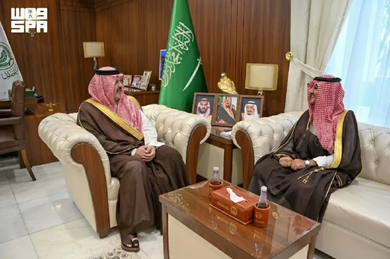 أمير حائل يستعرض خطط غرفة حائل لتعزيز الاستثمار