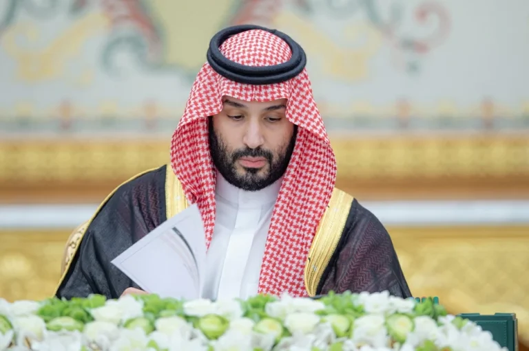 مجلس الوزراء يؤكد مواجهة الحوثي ويقر دمج هيئتين تجاريتين مجلس الوزراء يؤكد مواجهة الحوثي ويقر دمج هيئتين تجاريتين