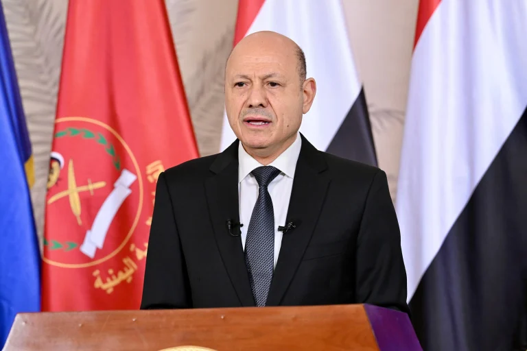 العليمي: عملية فجر اليمن مستمرة لإنهاء انقلاب الحوثي العليمي: عملية فجر اليمن مستمرة لإنهاء انقلاب الحوثي