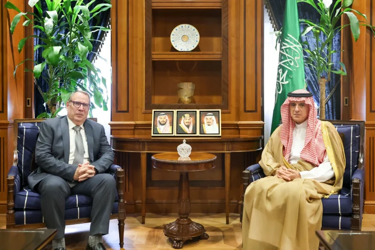 الجبير يبحث مع سفير كوبا الموضوعات ذات الاهتمام المشترك الجبير يبحث مع سفير كوبا الموضوعات ذات الاهتمام المشترك