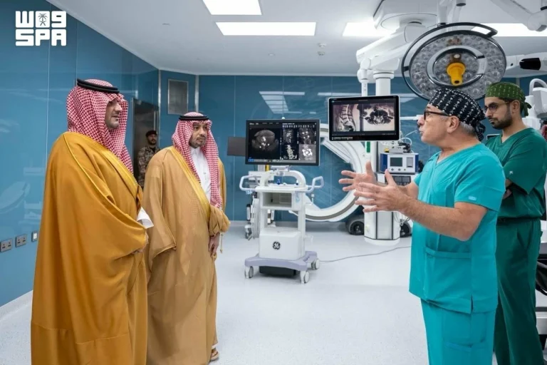 وزير الداخلية يدشن مركزاً لتطوير الجراحة الروبوتية وزير الداخلية يدشن مركزاً لتطوير الجراحة الروبوتية