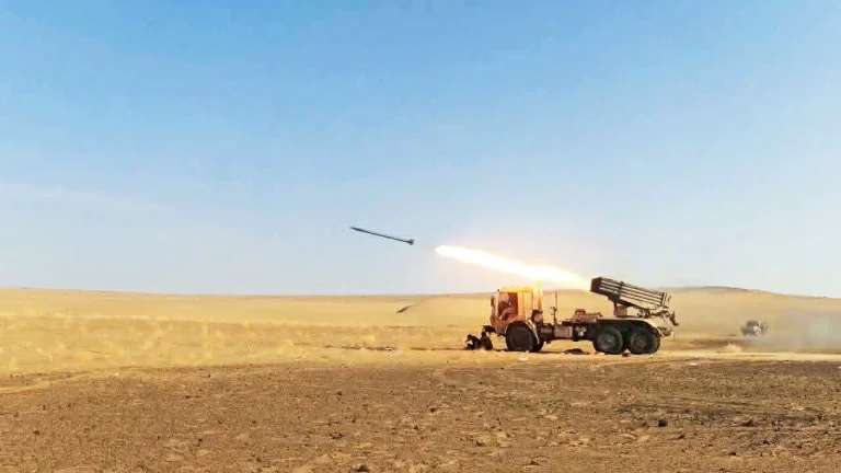 معركة تعز: القبض على 5 قيادات حوثية وأسر 60 مسلحاً معركة تعز: القبض على 5 قيادات حوثية وأسر 60 مسلحاً