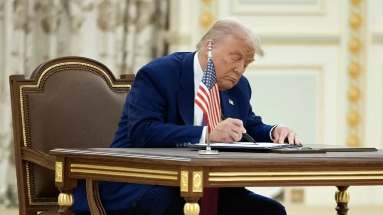ترامب يعلن تجميد بيع الذخائر الأمريكية للحلفاء