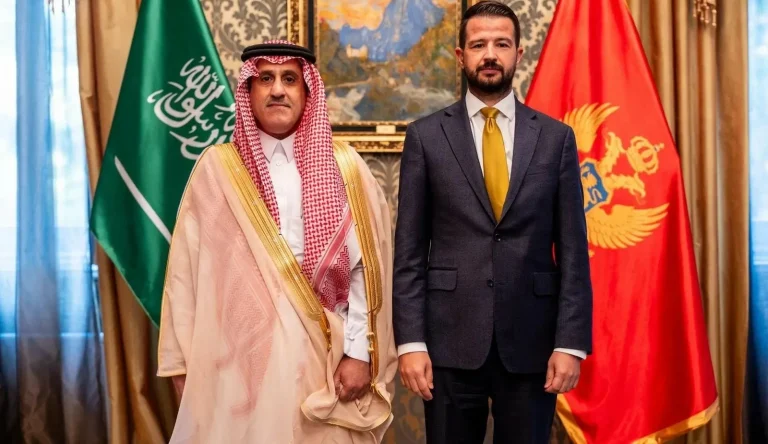 تركي بن إبراهيم الماضي يقدم أوراق اعتماده للجبل الأسود تركي بن إبراهيم الماضي يقدم أوراق اعتماده للجبل الأسود
