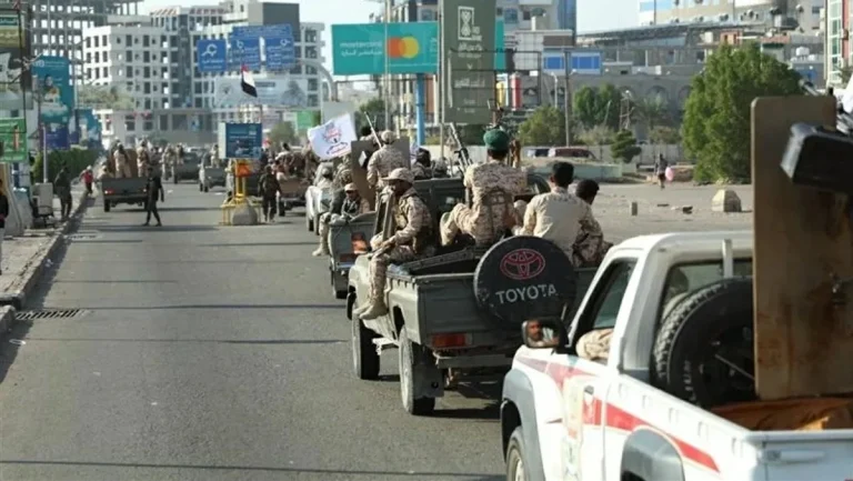 تحالف دعم الشرعية يحبط تهريب أسلحة ويستهدف الحوثيين تحالف دعم الشرعية يحبط تهريب أسلحة ويستهدف الحوثيين