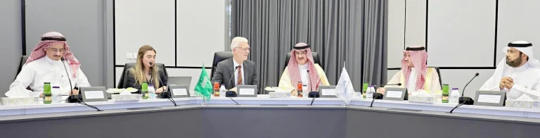 مسؤول بـOECD يشيد بـ غرفة حالة التعليم والتدريب