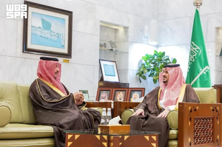 نائب أمير الرياض يطّلع على جهود فرع وزارة البيئة نائب أمير الرياض يطّلع على جهود فرع وزارة البيئة