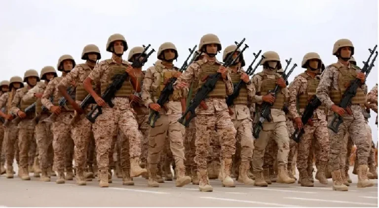 مقتل 18 شخصاً في هجوم شبوة بثلاثة صواريخ باليستية مقتل 18 شخصاً في هجوم شبوة بثلاثة صواريخ باليستية