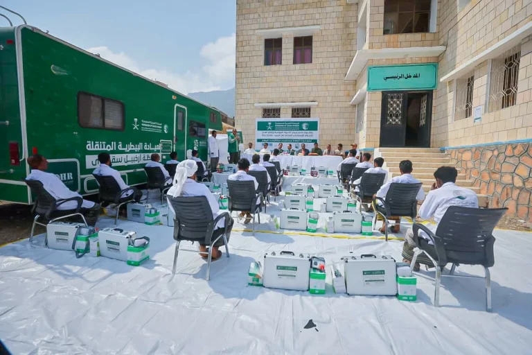توزيع أدوات الإرشاد البيطري لـ 20 مستفيداً في سقطرى توزيع أدوات الإرشاد البيطري لـ 20 مستفيداً في سقطرى