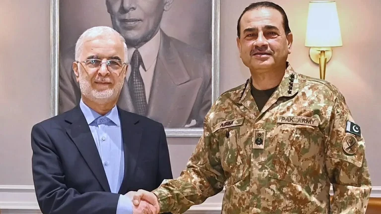 عاصم منير يصل طهران لوساطة بين إيرانيين وواشنطن