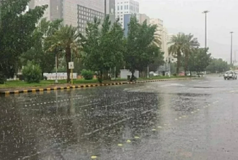 الأرصاد ترفع التنبيه إلى الإنذار الأحمر في العاصمة المقدسة