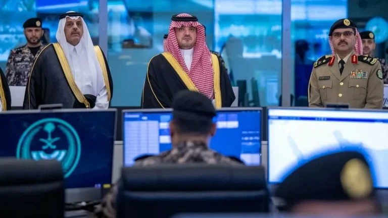 وزير الداخلية يدشن مراكز قيادة وأمن سيبراني بالرياض