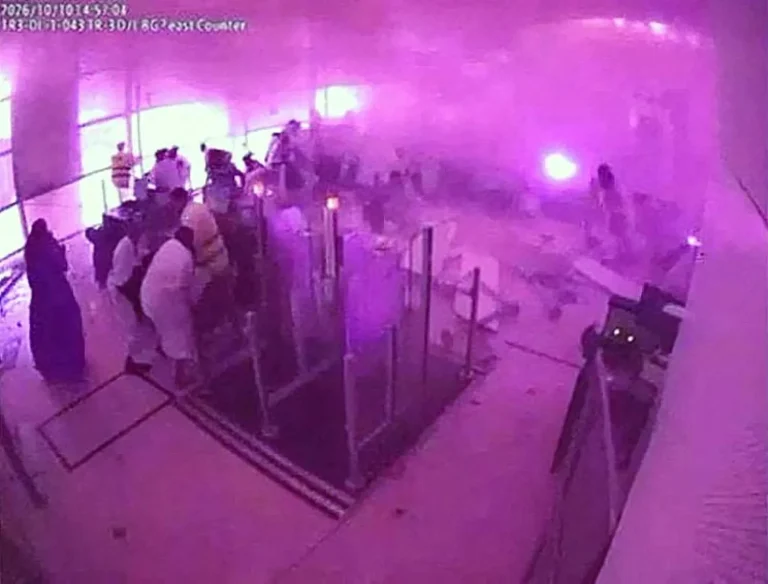 جزائرية تروي تفاصيل إصابتها في اعتداء على مطار الرياض جزائرية تروي تفاصيل إصابتها في اعتداء على مطار الرياض