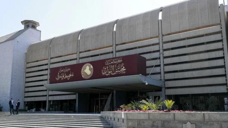 مستشار عراقي يتهم إيران بانتهاك السيادة العراقية مستشار عراقي يتهم إيران بانتهاك السيادة العراقية