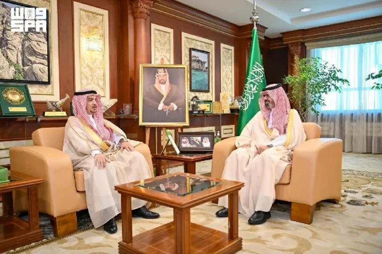 نائب أمير جازان يستقبل رئيس مدينة جازان للصناعات الأساسية نائب أمير جازان يستقبل رئيس مدينة جازان للصناعات الأساسية