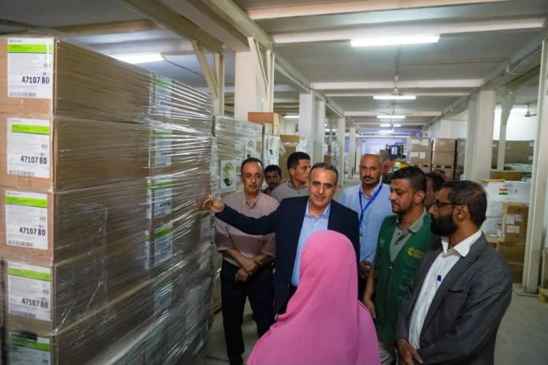 مركز الملك سلمان للإغاثة يسلم شحنة أدوية لليمن مركز الملك سلمان للإغاثة يسلم شحنة أدوية لليمن