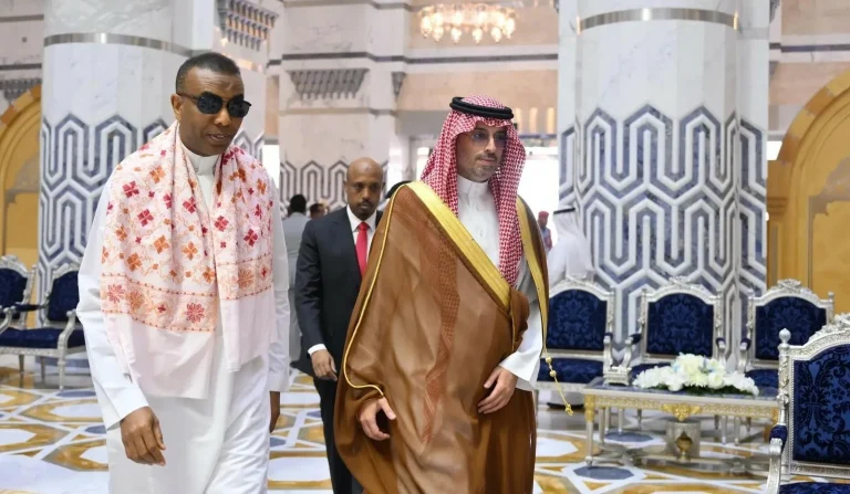 رئيس الوزراء الصومالي حمزة عبدي بري يصل إلى جدة