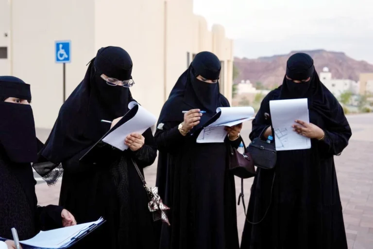 مشاركة 15 سيدة في تقييم سلامة المشاة في العلا