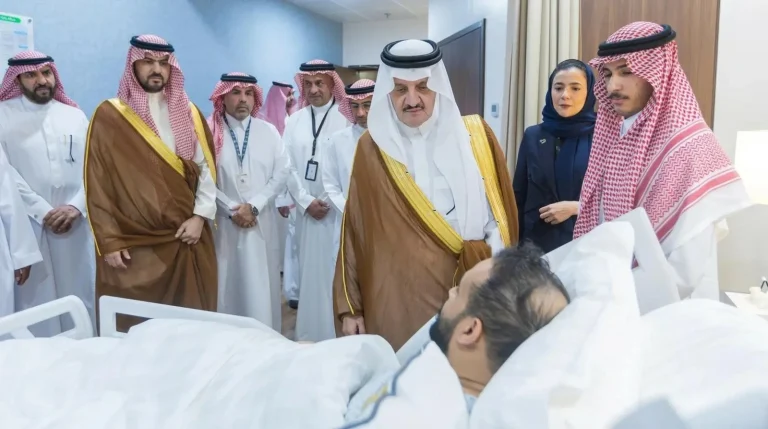 أمير الشرقية ونائبه يزوران مصاب استهداف مطار الملك فهد أمير الشرقية ونائبه يزوران مصاب استهداف مطار الملك فهد
