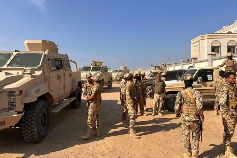 ضبط خلية حوثية من 13 عنصراً وشحنة أسلحة في شبوة ضبط خلية حوثية من 13 عنصراً وشحنة أسلحة في شبوة