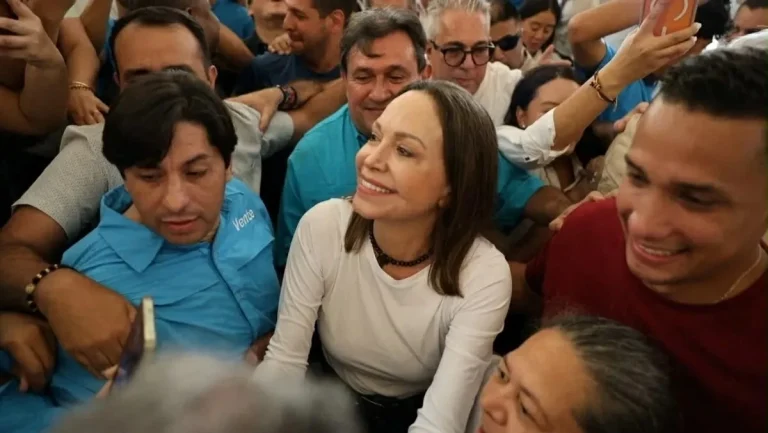 زعيمة المعارضة ماريا كورينا ماتشادو تعود إلى فنزويلا