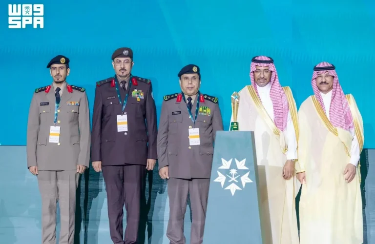 تكريم وزارة الداخلية لتميزها في توطين الإنفاق العسكري تكريم وزارة الداخلية لتميزها في توطين الإنفاق العسكري