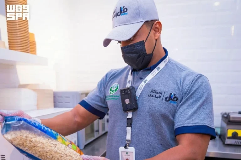 أمانة الرياض تتوسع في استخدام كاميرات الجسم لتوثيق الرقابة أمانة الرياض تتوسع في استخدام كاميرات الجسم لتوثيق الرقابة
