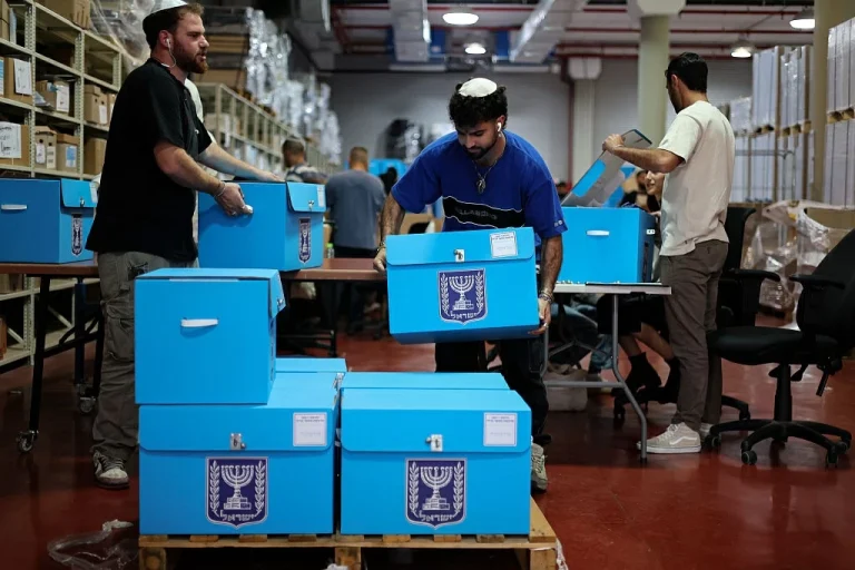 انطلاق انتخابات الكنيست بمشاركة 36 قائمة لتنافس 120 مقعداً