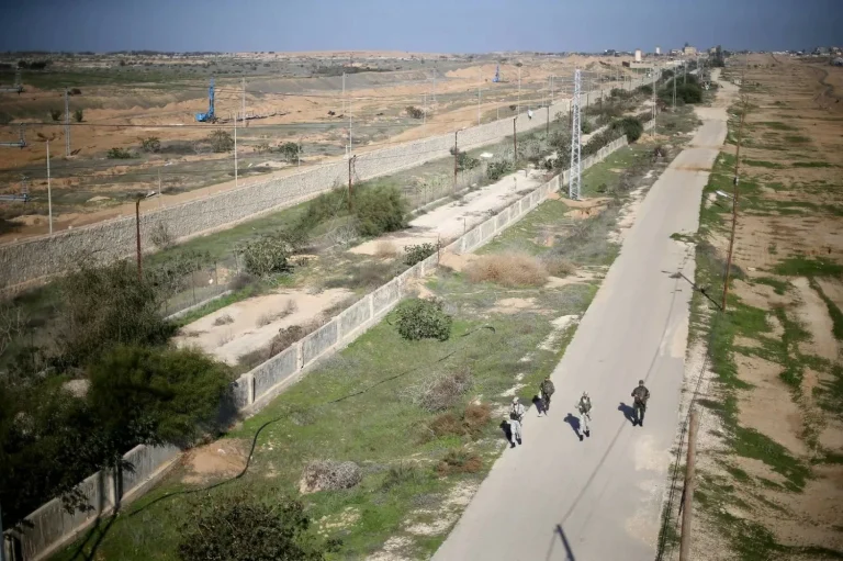 إسرائيل تعلن توقيف مدني مصري عبر السياج الحدودي إسرائيل تعلن توقيف مدني مصري عبر السياج الحدودي