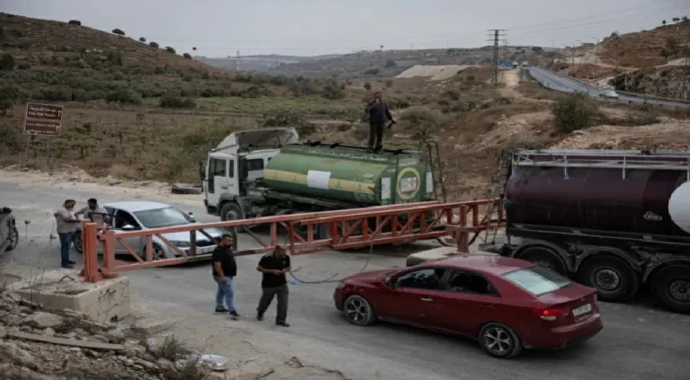 ارتفاع أعداد تهجير الفلسطينيين في الخليل إلى 4969 شخصاً ارتفاع أعداد تهجير الفلسطينيين في الخليل إلى 4969 شخصاً