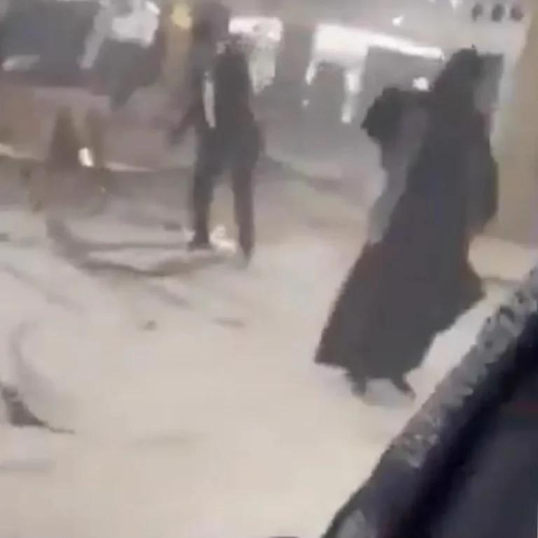 إشادة واسعة بالموظفة عبير العجمي عقب إخلاء مطار الرياض إشادة واسعة بالموظفة عبير العجمي عقب إخلاء مطار الرياض