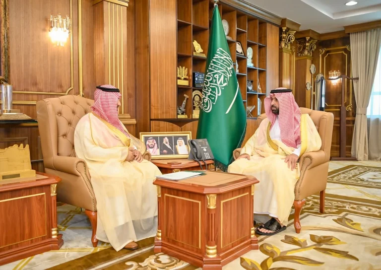 أمير جازان يكرم المزارع حسن حبيبي لاختياره من الفاو أمير جازان يكرم المزارع حسن حبيبي لاختياره من الفاو
